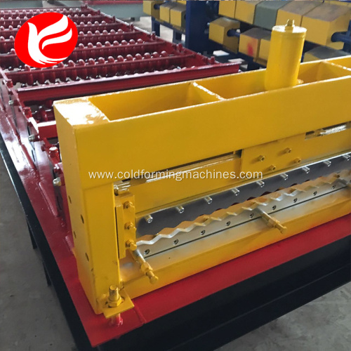 Color steel corrugated roof plate roll forming machine